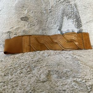 BCBG tan women’s small belt